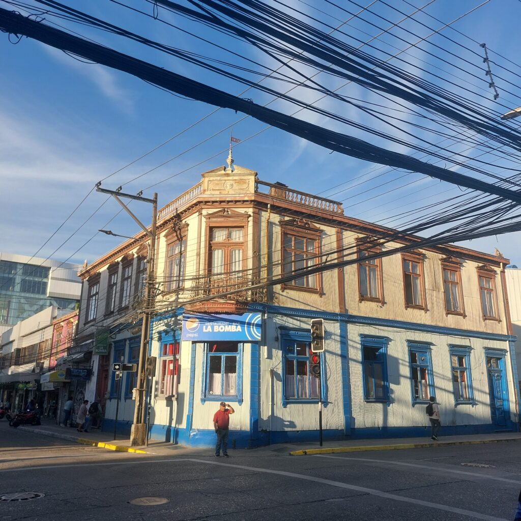 Valdivia: Cultura, História e Arquitetura no Coração Verde do Sul do Chile 20250226 193944